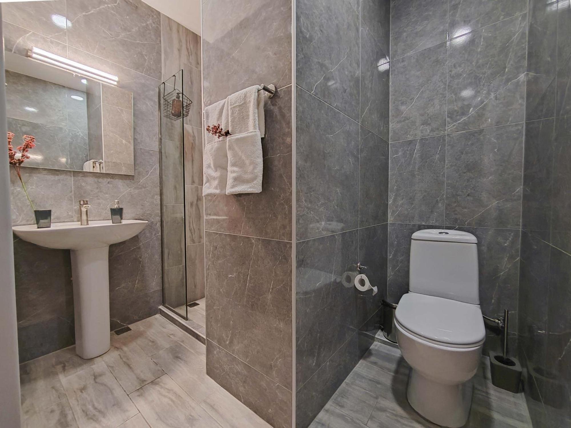 Round Garden Hotel Tbilisi Esterno foto